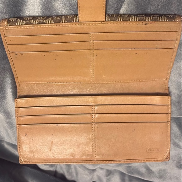 Coach Trifold Tan Wallet With Gold Snap Closure - Picture 2 of 6